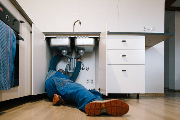 Professional Emergency Plumber technician working in Edwardsville, KS